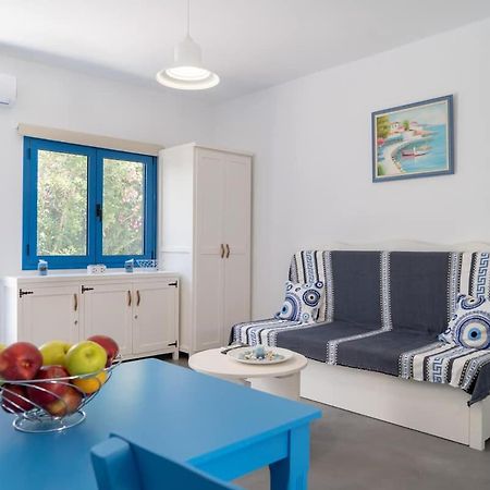 Blue Moon Apartments Makrýgialos Екстериор снимка