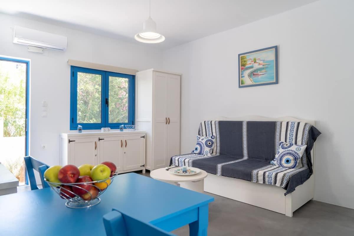 Blue Moon Apartments Makrýgialos Екстериор снимка