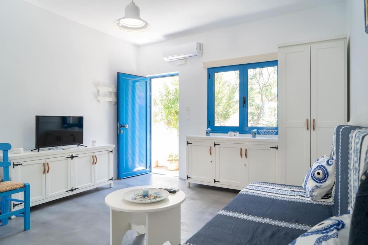 Blue Moon Apartments Makrýgialos Екстериор снимка