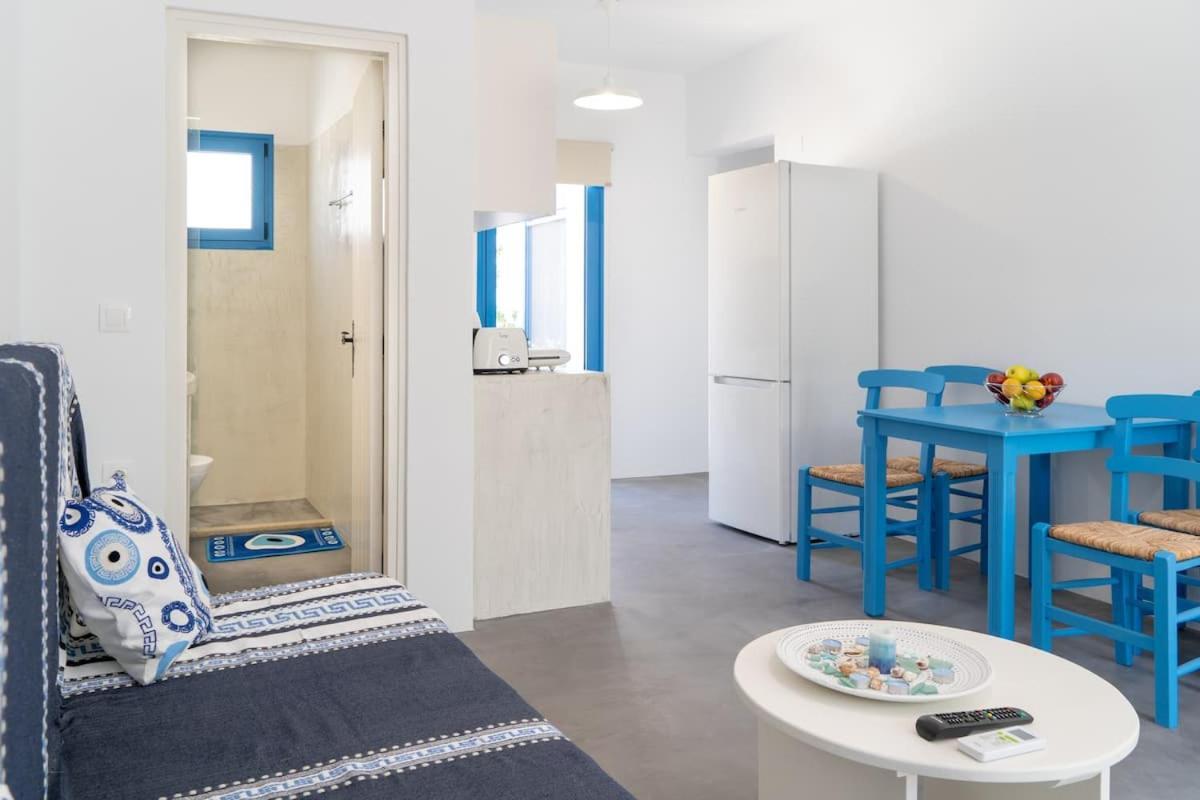 Blue Moon Apartments Makrýgialos Екстериор снимка